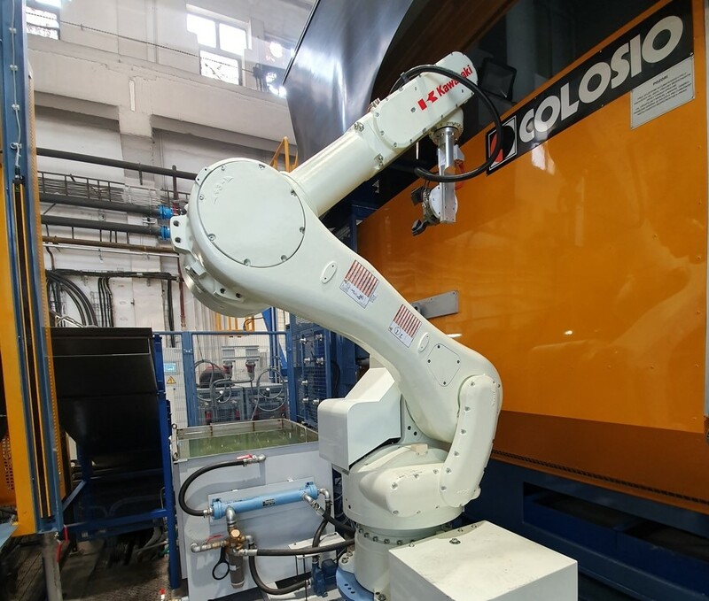 Robotizované vyjímání odlitků z formy
