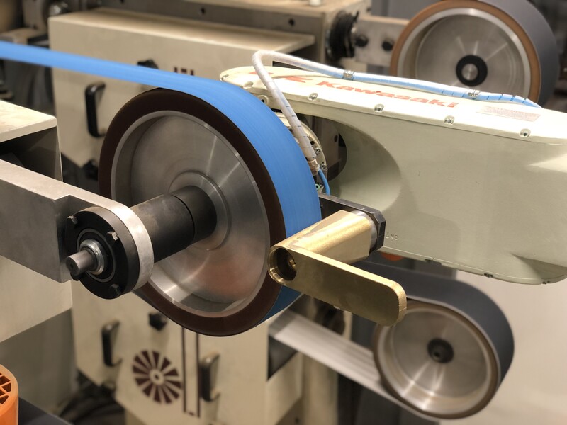 Robotizované broušení a leštění různých materiálů
